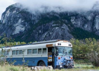 12 autobuses convertidos en fabulosas casas diminutas sobre ruedas