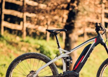 Revisión de FLYER Uproc7 8.70 – ¿Cómo funciona la primera E-MTB con un motor de dos velocidades?