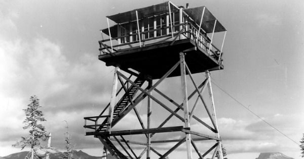 7-Fire-Lookout-Towers-Where-You-Can-Spend-the-Night