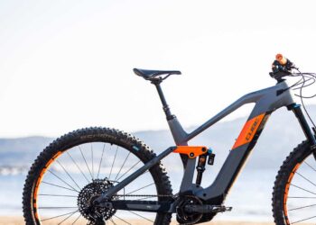 CUBE Stereo Hybrid 140 HPC im