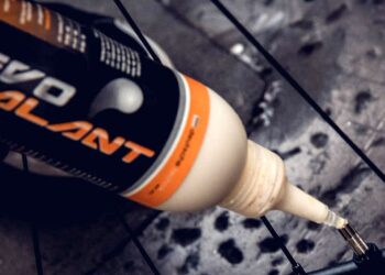 Cómo configurar los neumáticos en su E-MTB sin cámara