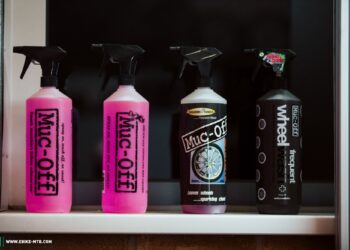 El sueño de neón de Muc-off: damos un paso detrás de la cortina de I + D de la icónica supermarca de color rosa intenso