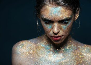 Por qué deberíamos prohibir el brillo, al igual que prohibimos las microperlas